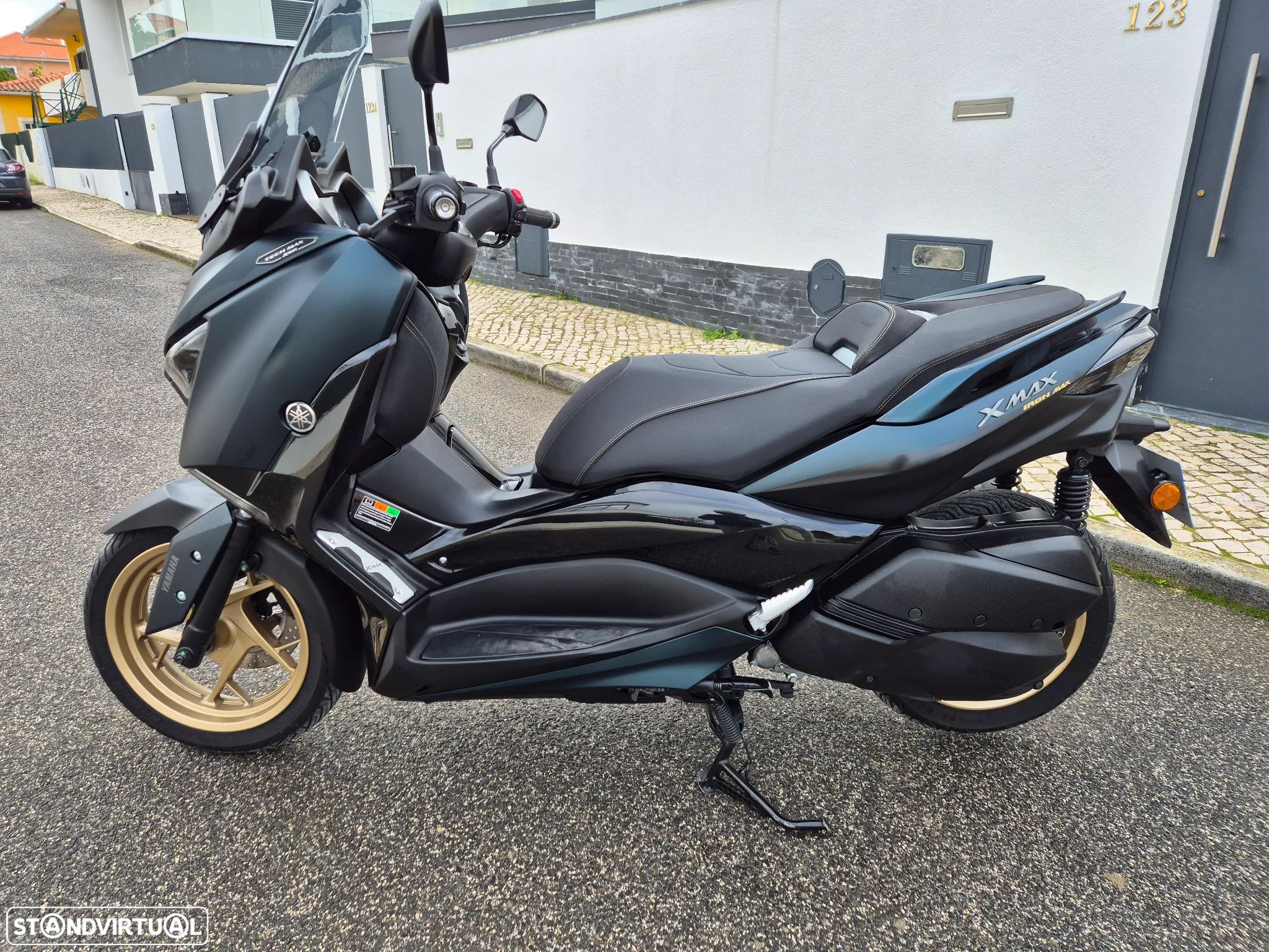 Yamaha X-Max 300 vs IRON MAX - 1