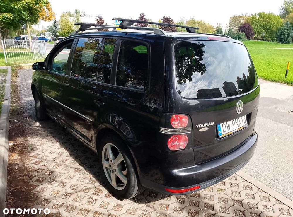 Volkswagen Touran - 4