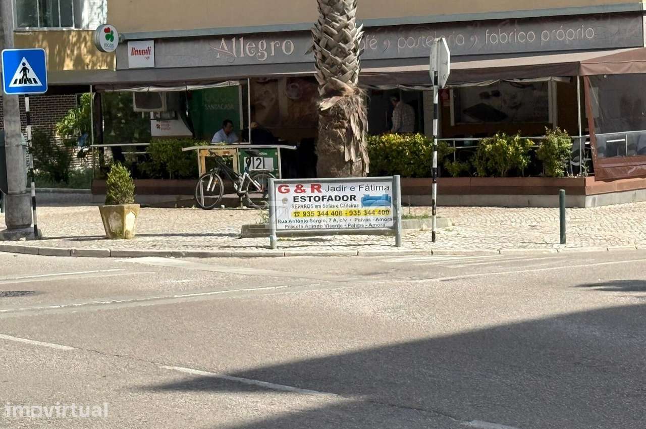 Pastelaria em funcionamento na Amora com fabrico próprio e esplanada - Grande imagem: 2/39