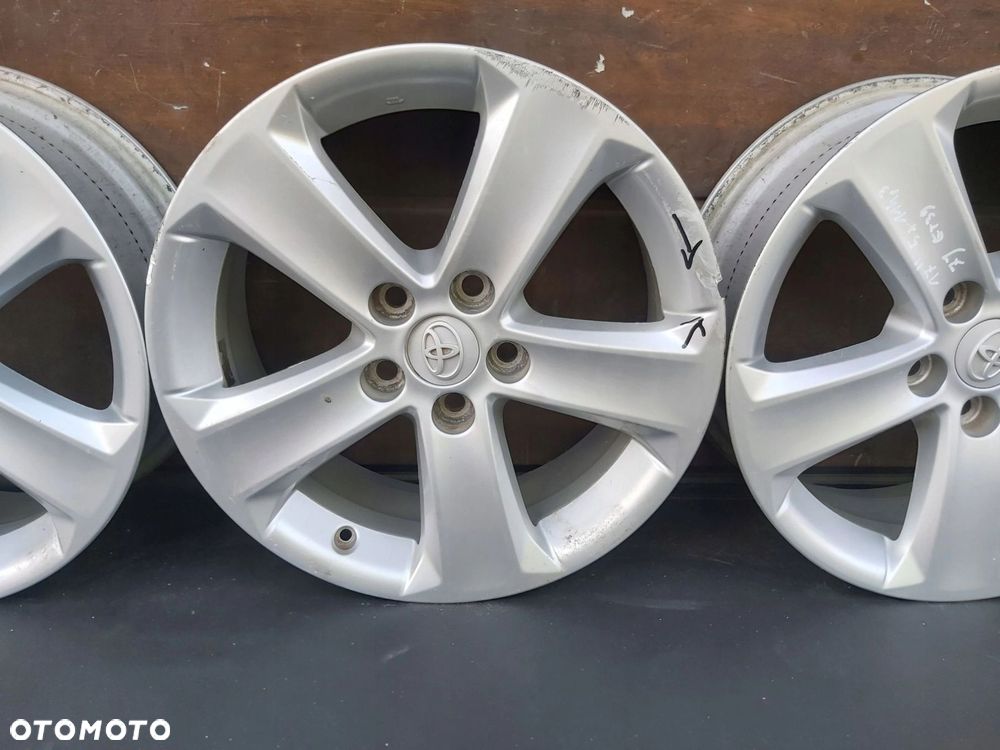 Toyota Auris Corolla E16 E18 Avensis T27 Alufelgi felgi 17 5x114,3 7J et39 - 5