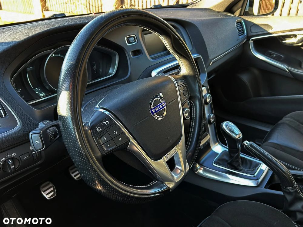 Volvo V40 D2 R Design - 32