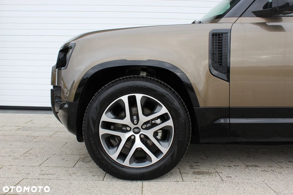 Land Rover Defender - 8