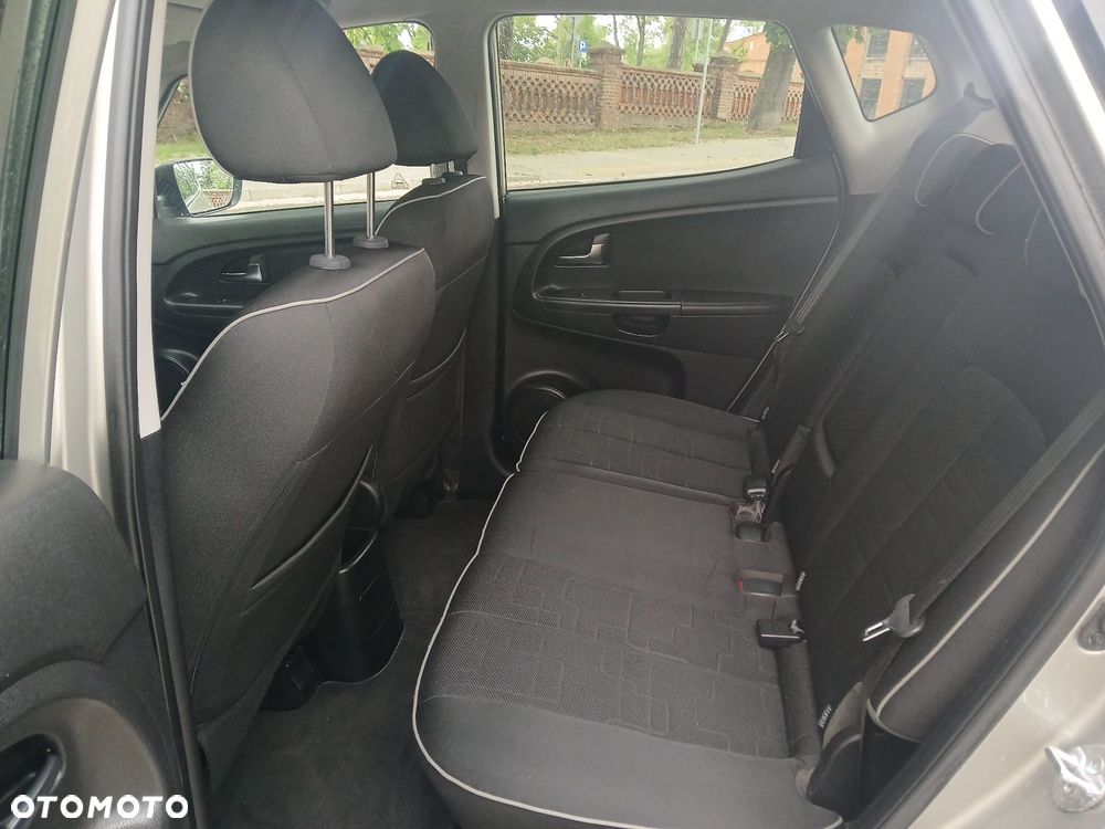 Kia Venga - 17