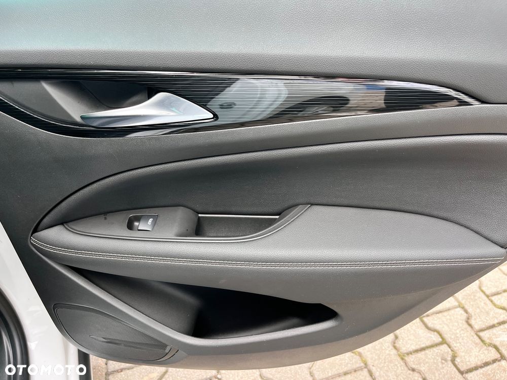Opel Insignia - 22