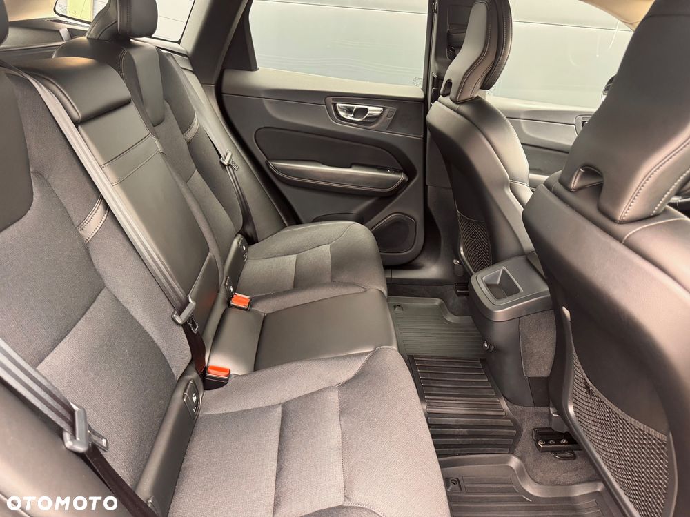 Volvo XC 60 D4 AWD Momentum - 22