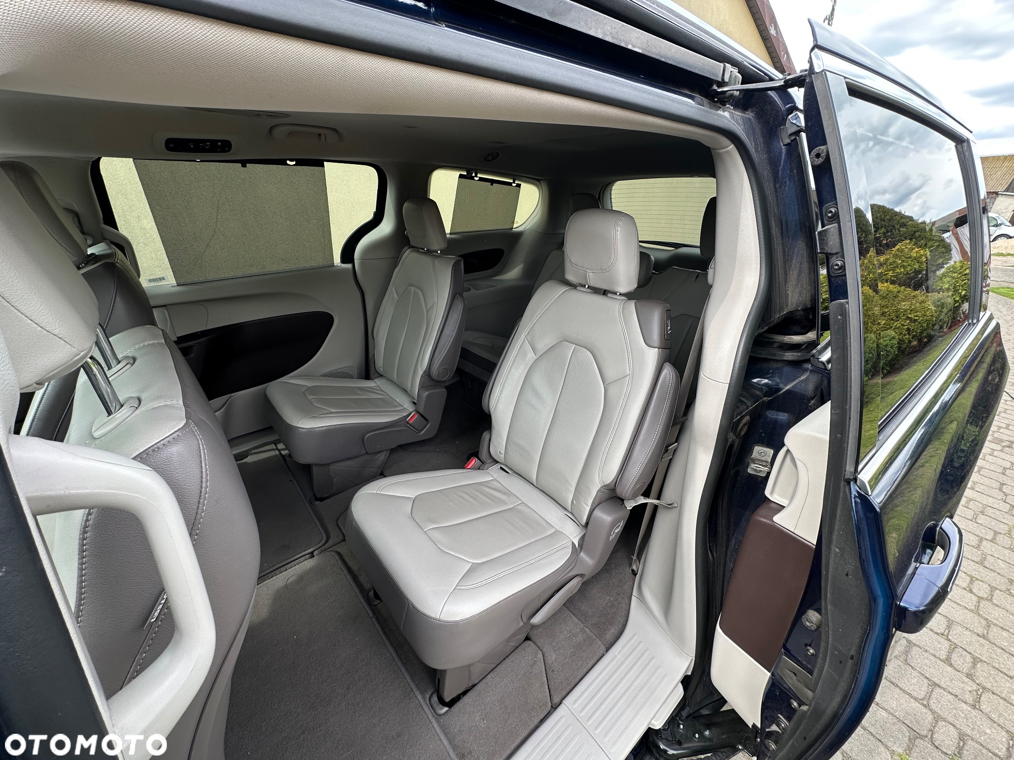 Chrysler Pacifica - 12