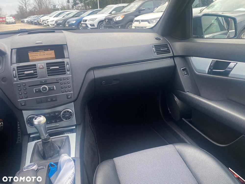 Mercedes-Benz Klasa C 180 CGI BlueEFFICIENCY Avantgarde - 30