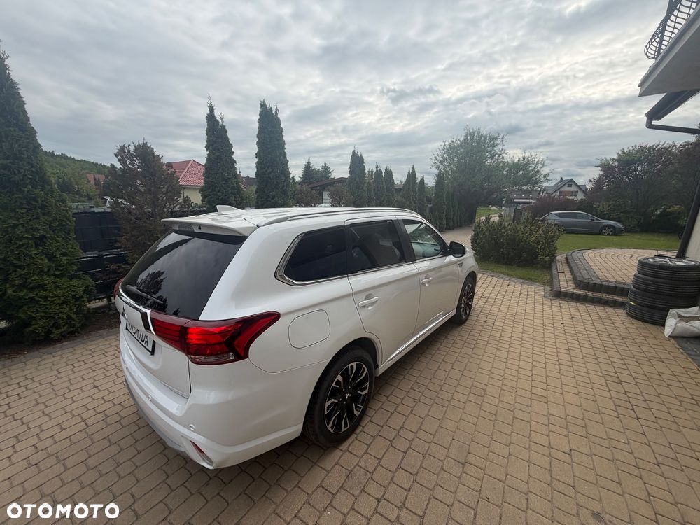 Mitsubishi Outlander Intense + - 19
