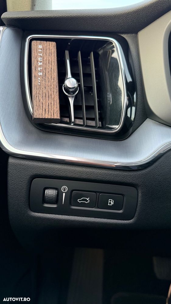 Volvo XC 60 T8 Twin Engine AWD Geartronic Momentum - 16