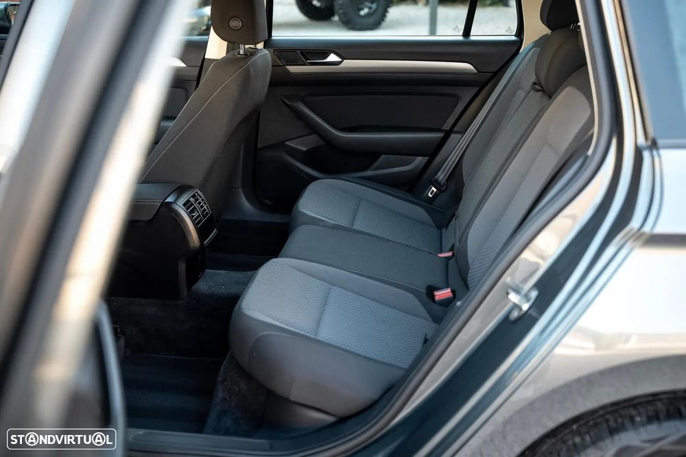 VW Passat Variant 1.6 TDI BlueMotion - 14