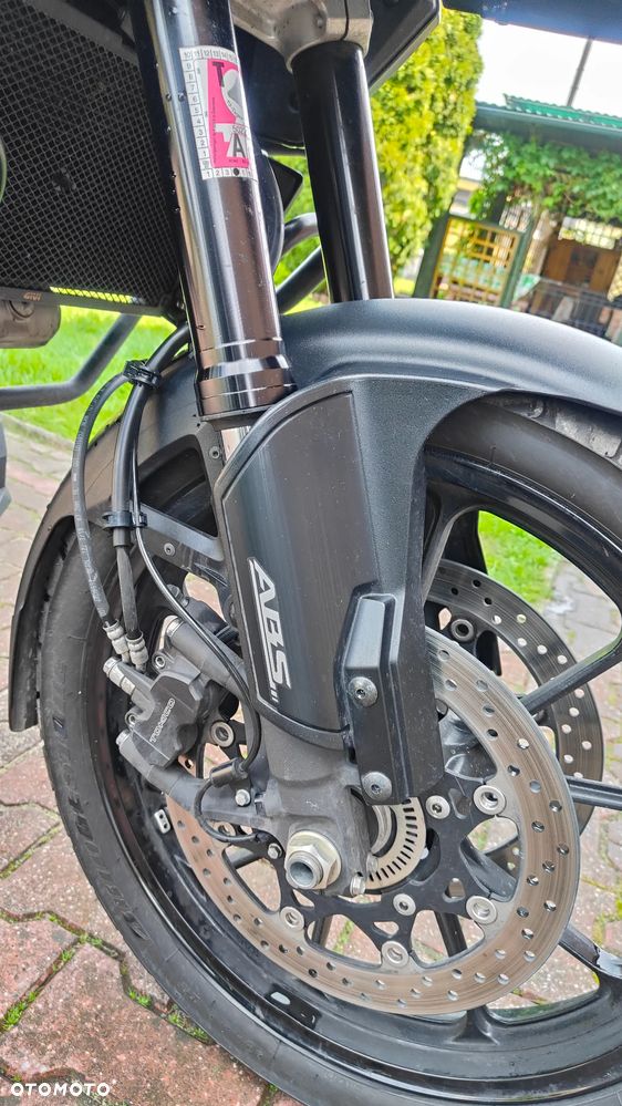 Suzuki V-STROM - 25