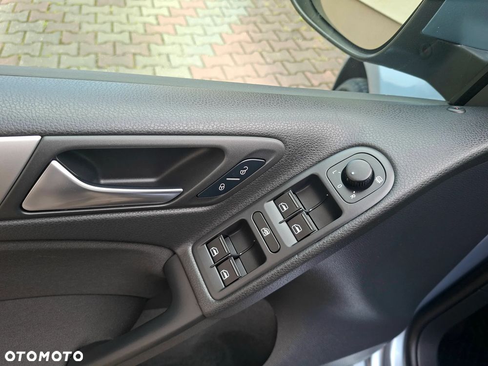 Volkswagen Golf - 30