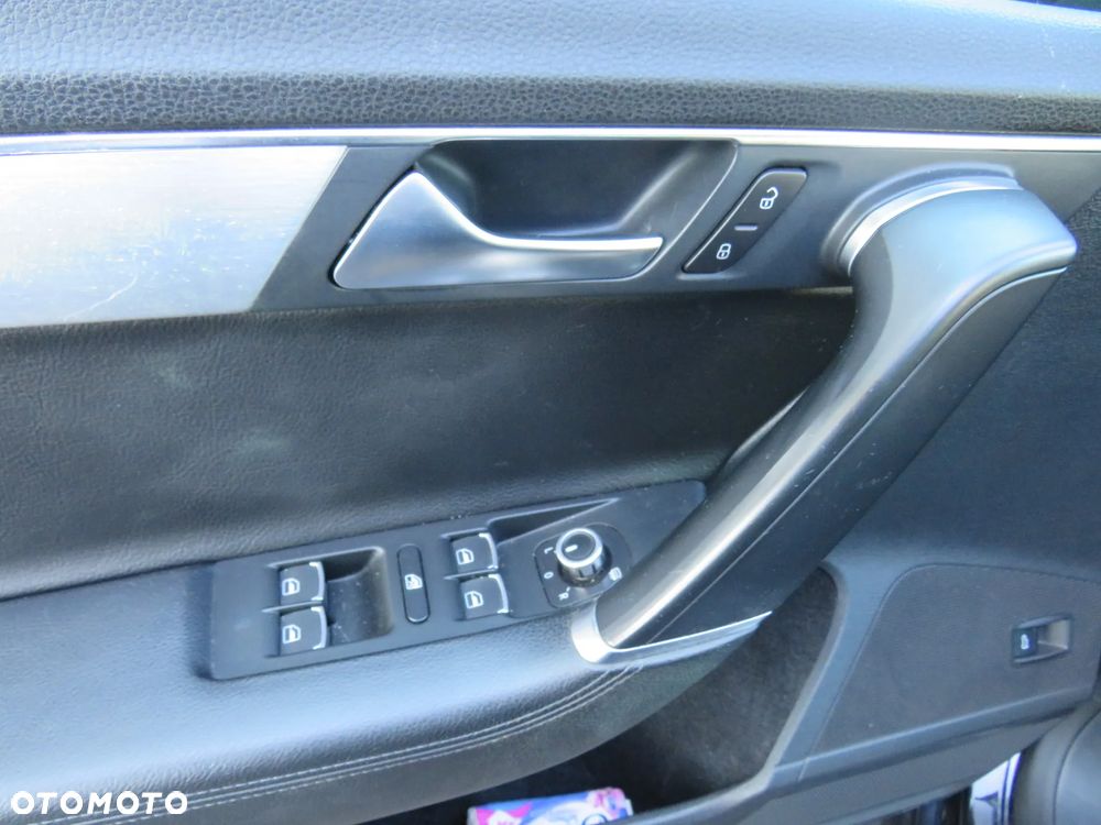 Volkswagen Passat 2.0 TDI Highline DSG - 26