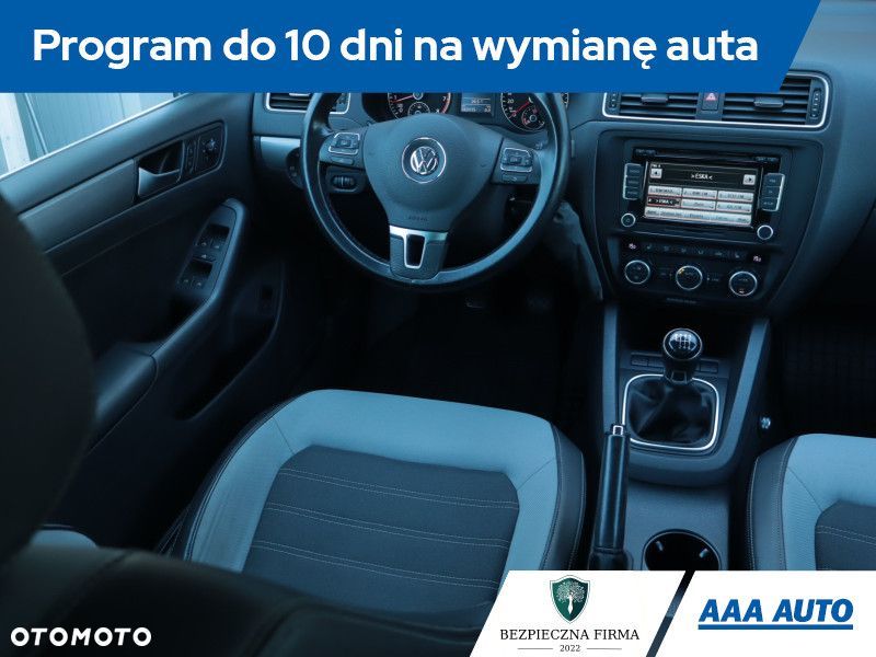 Volkswagen Jetta - 9