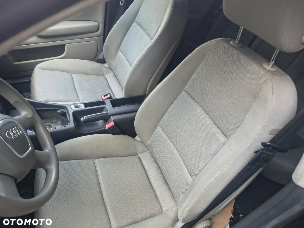 Audi A4 Avant 2.0 TDI DPF - 8
