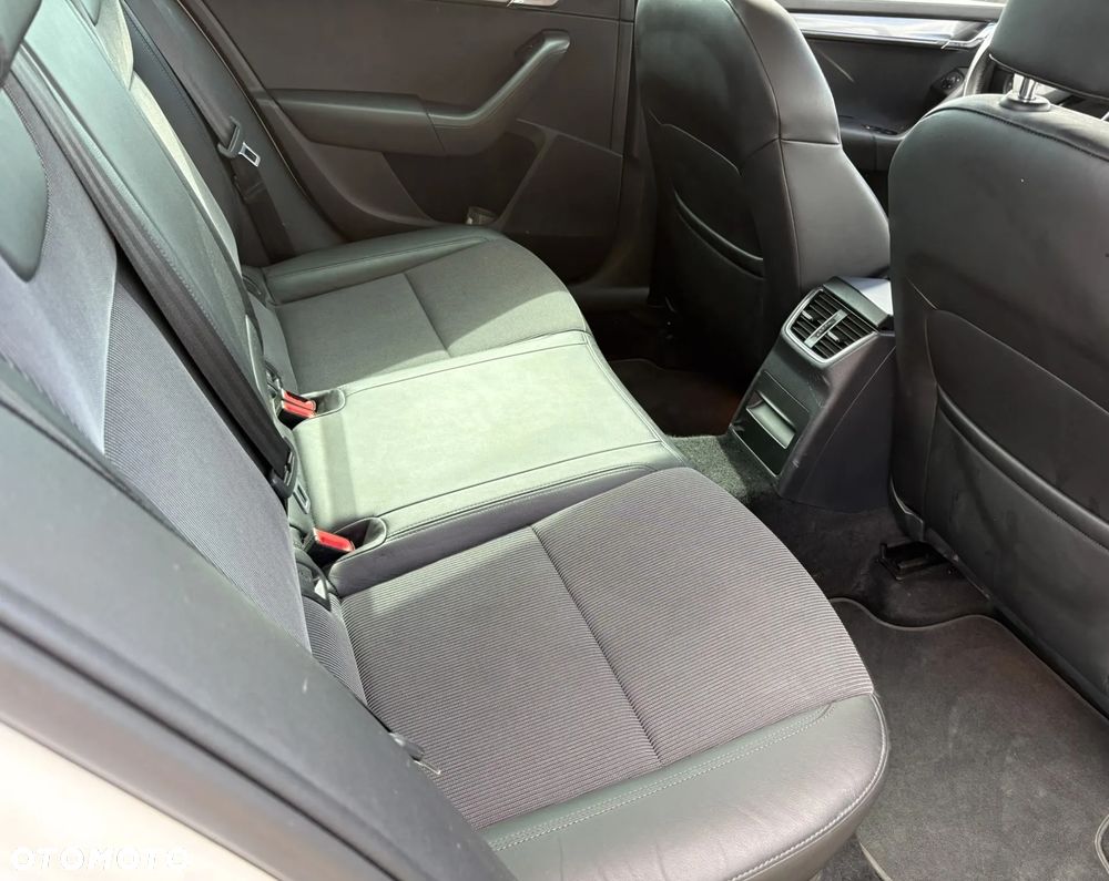 Skoda Octavia 2.0 TDI DSG Style - 30