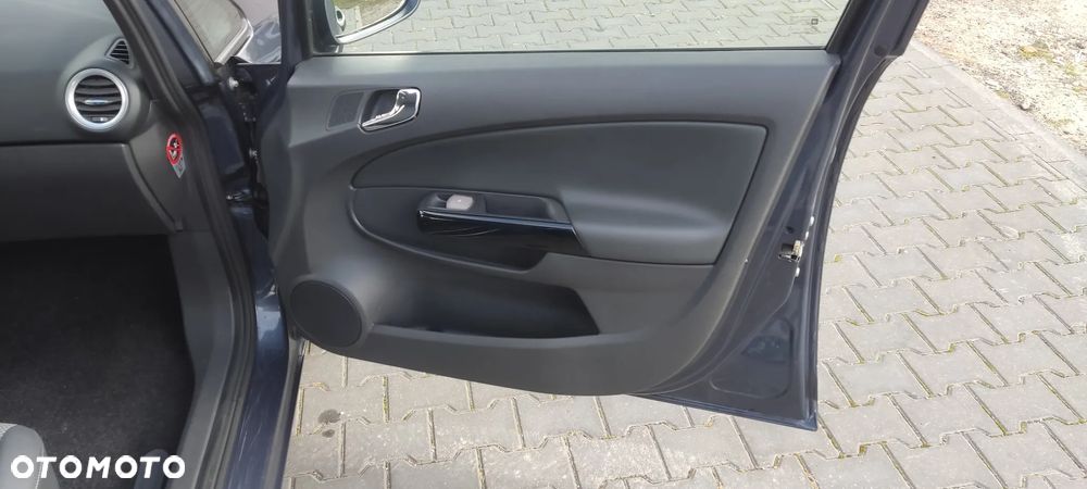 Opel Corsa 1.2 16V Cosmo - 24
