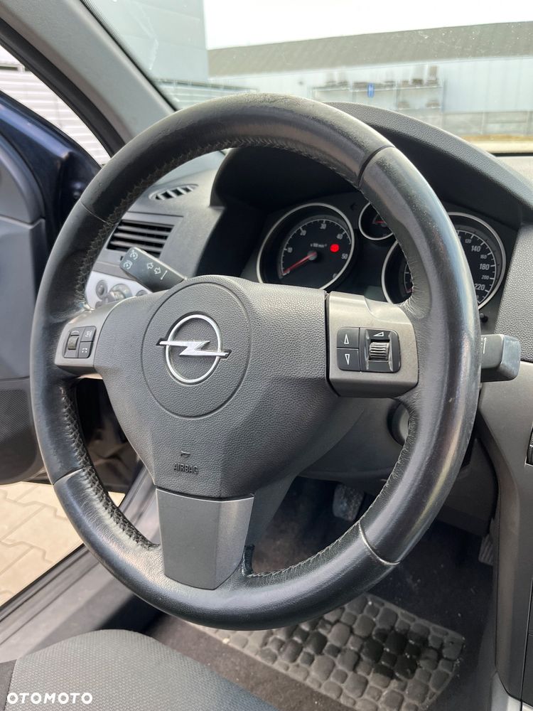 Opel Astra III 1.9 CDTI Cosmo - 33