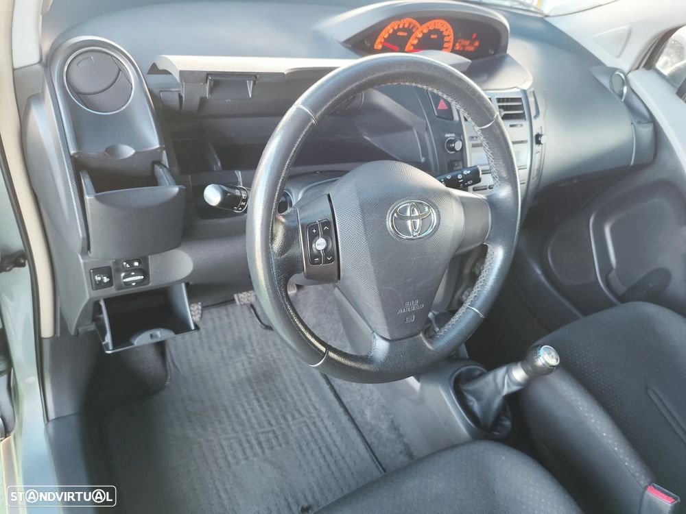 Toyota Yaris 1.0 VVT-i ACtive+AC - 25