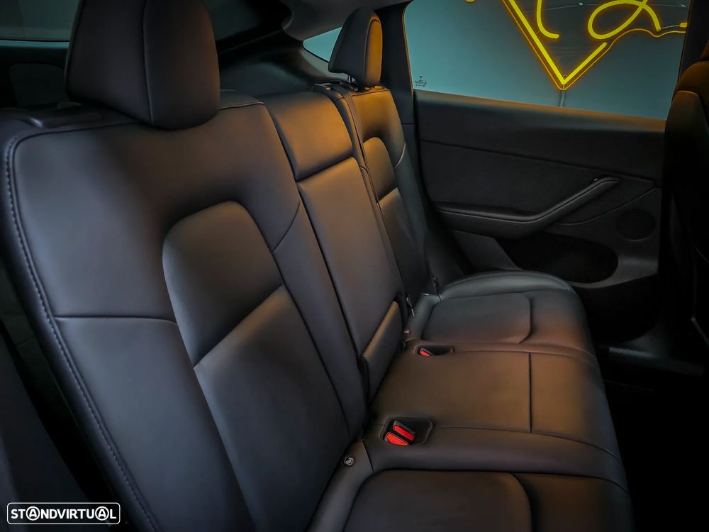 Tesla Model Y Long Range Dual Motor AWD - 18