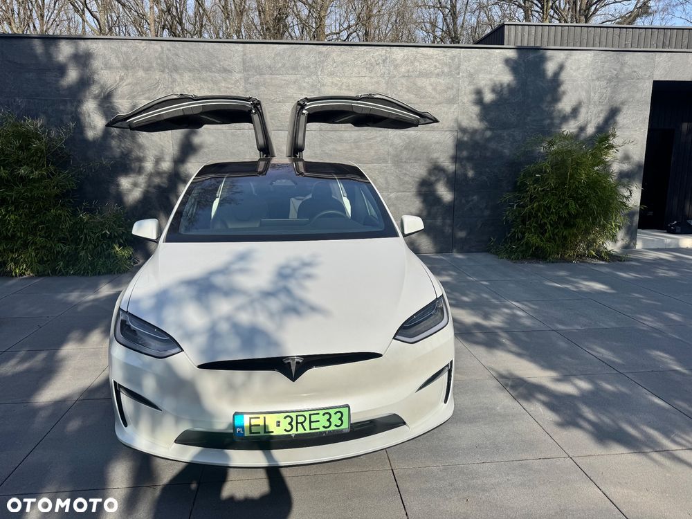Tesla Model X - 9