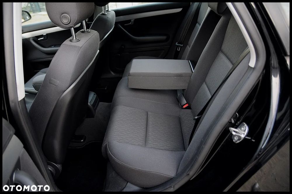 Audi A4 Limousine - 28
