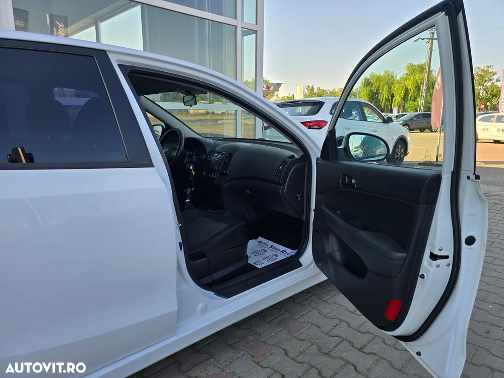 HYUNDAI i30 2011 — imagine 9