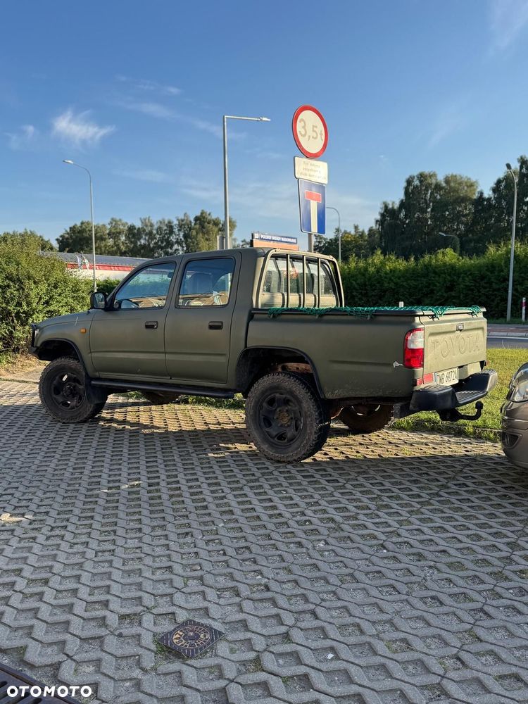 Toyota Hilux 4WD DLX - 16