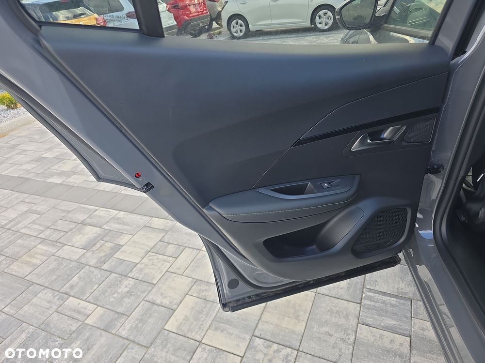 Peugeot 2008 PureTech mHEV GT E-DCS6 - 12