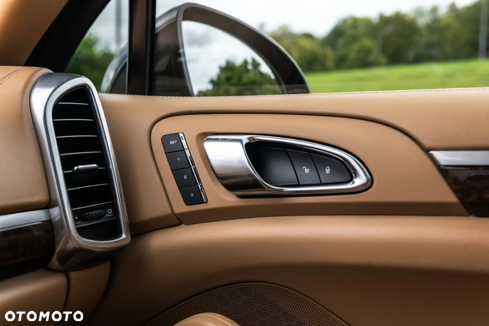 Porsche Cayenne S - 33