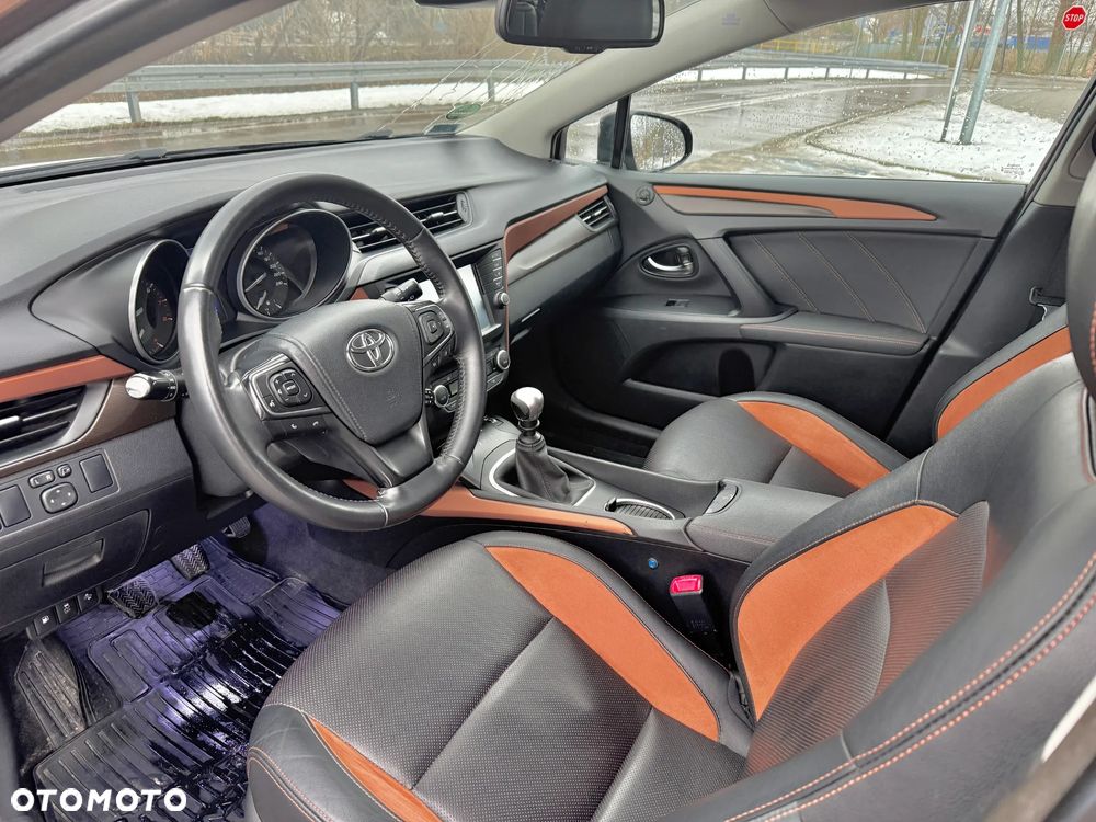 Toyota Avensis Touring Sports 1.8 Executive - 13