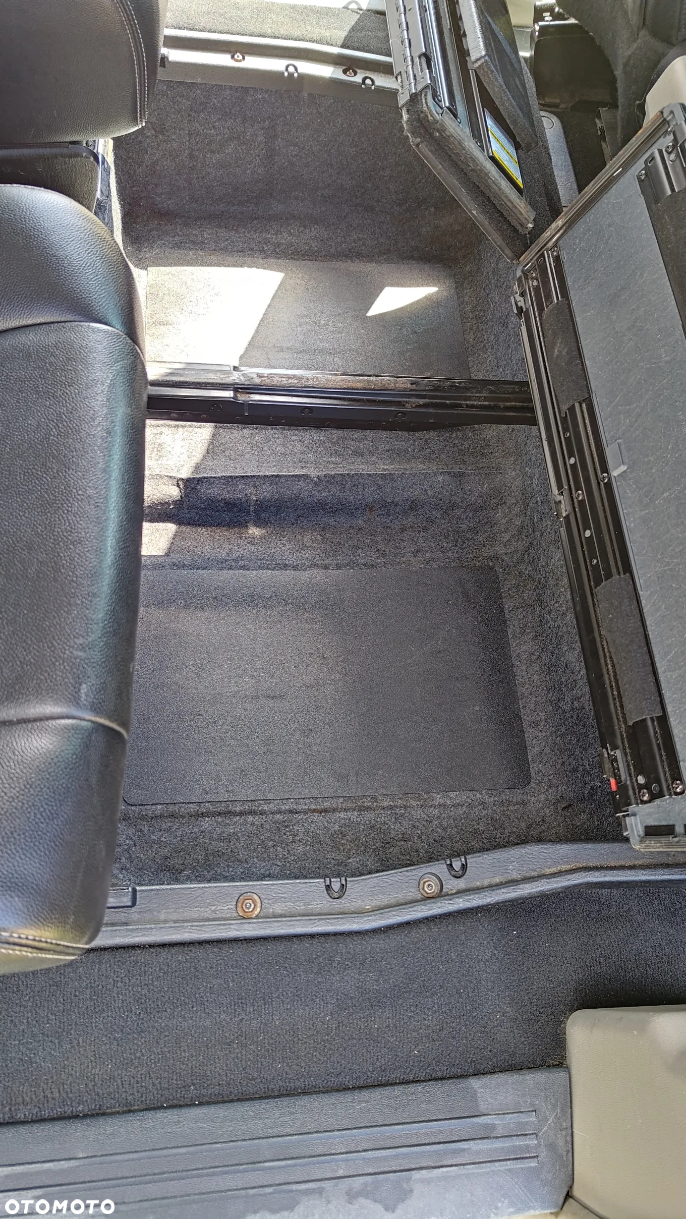 Chrysler Town & Country - 18
