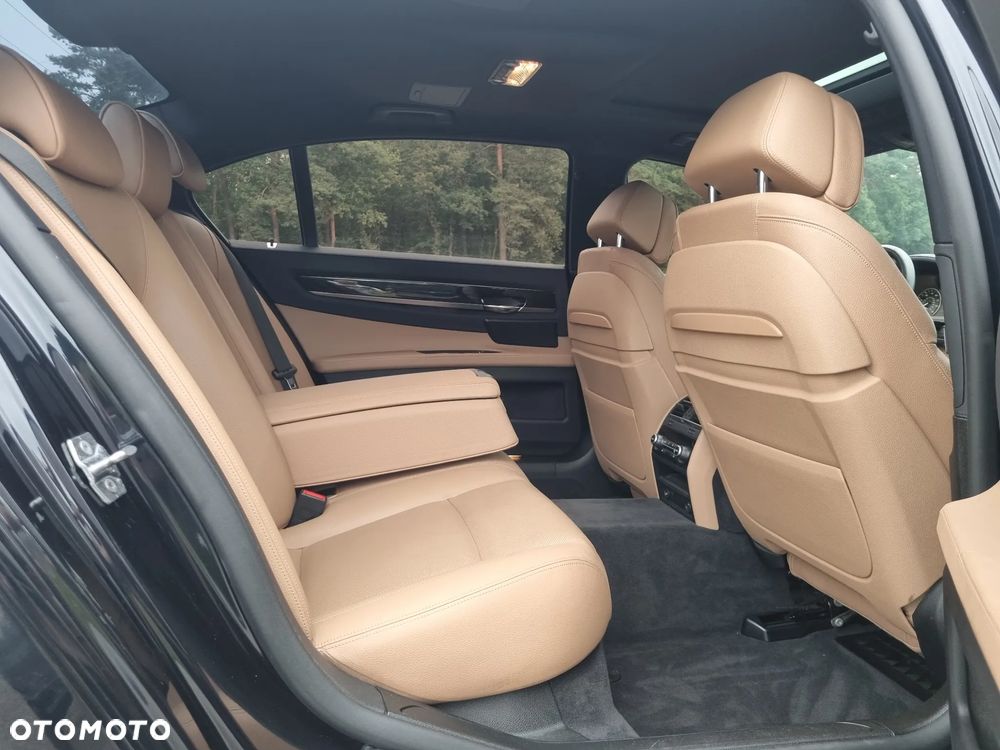BMW Seria 7 740Li - 28