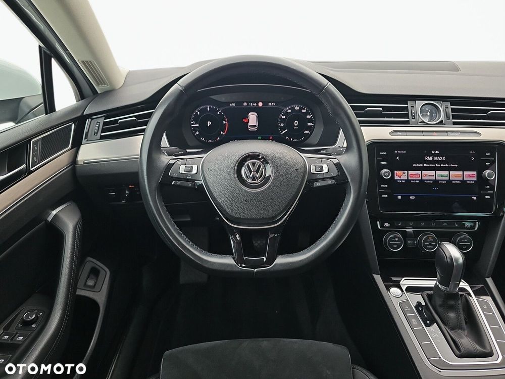 Volkswagen Passat - 11