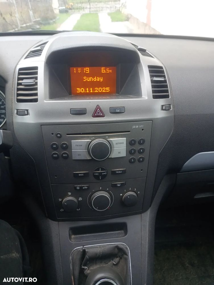 Opel Zafira 1.6i Essentia - 9