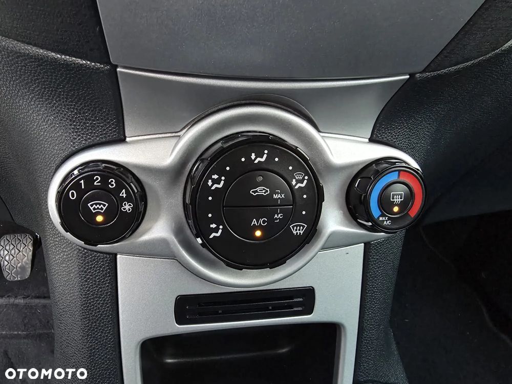 Ford Fiesta 1.25 Champions Edition - 18