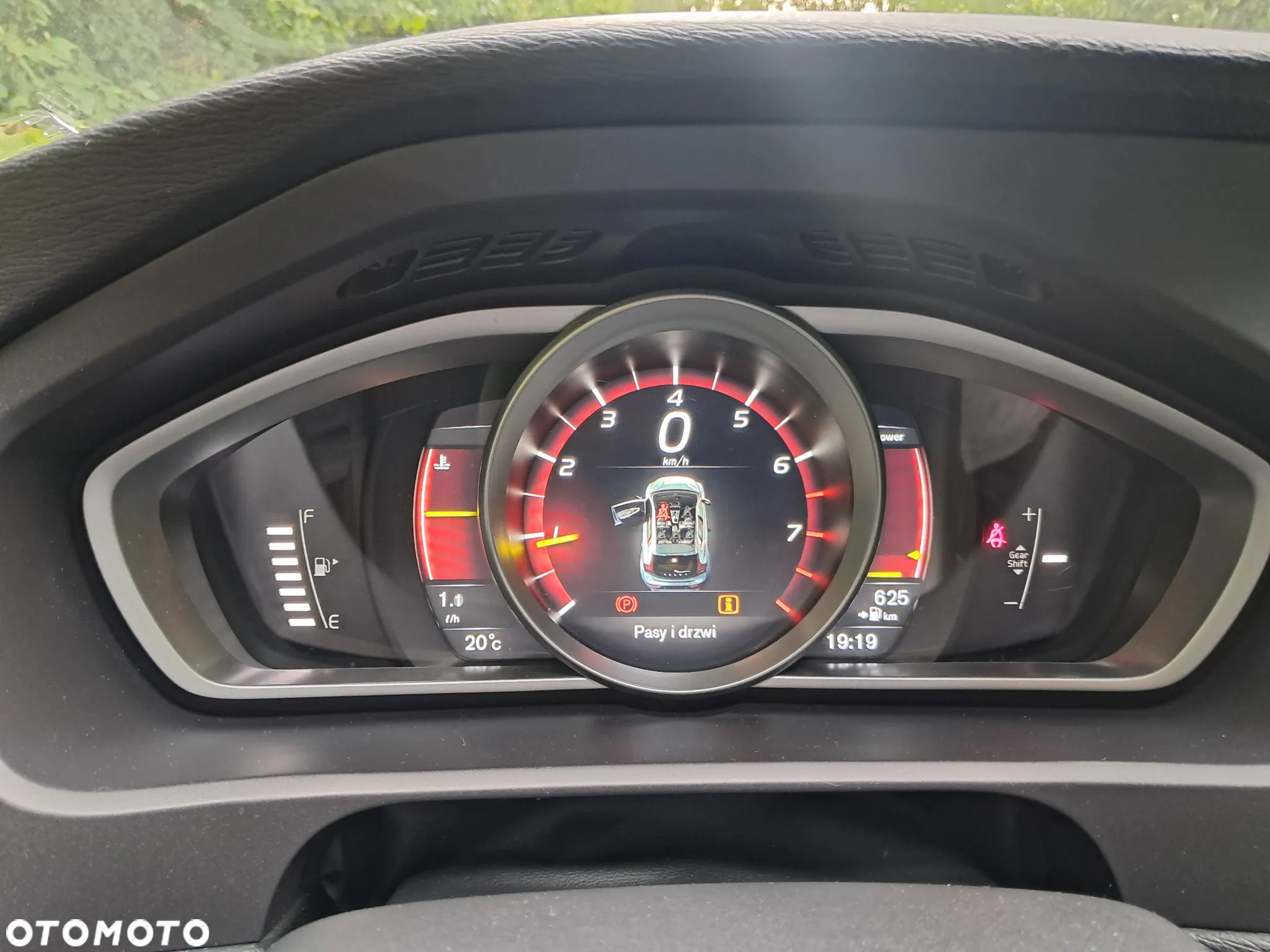 Volvo V40 T2 Drive-E R-Design Momentum - 16