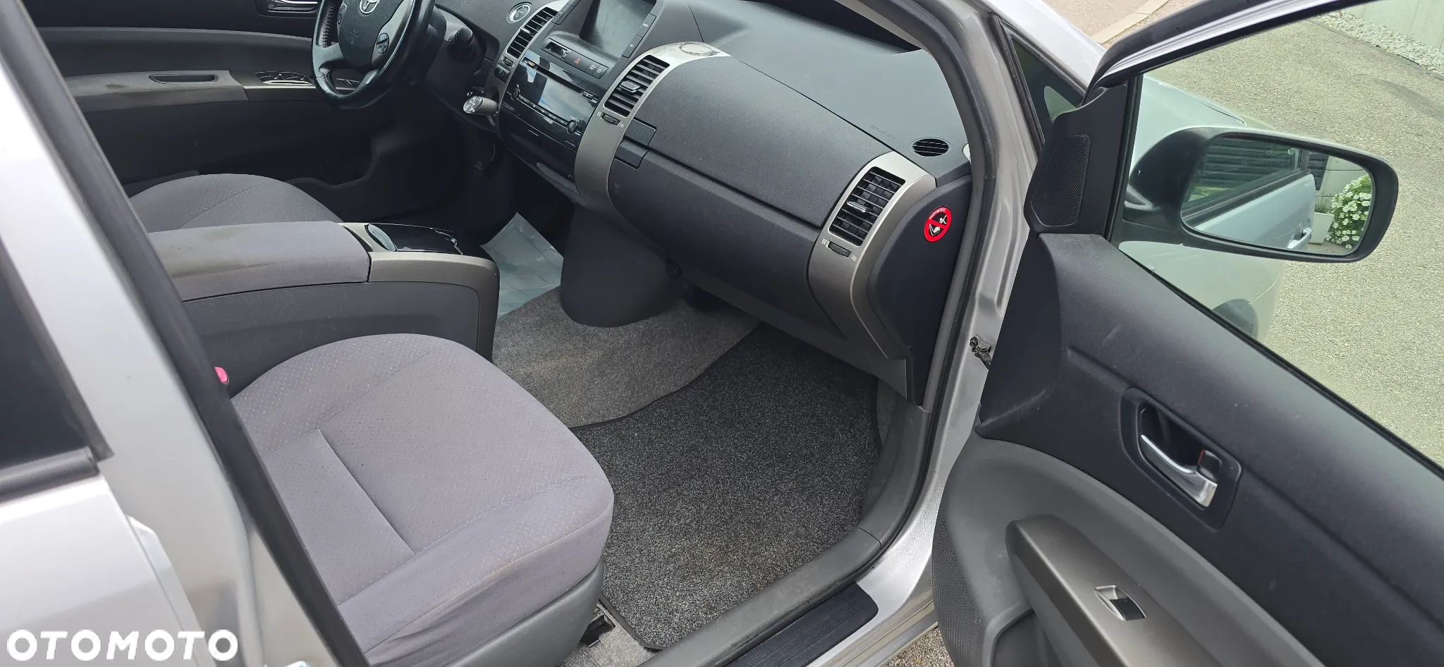 Toyota Prius (Hybrid) Comfort - 8