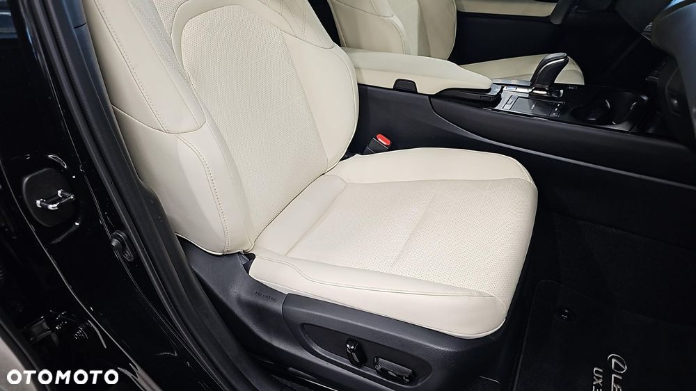Lexus UX - 21