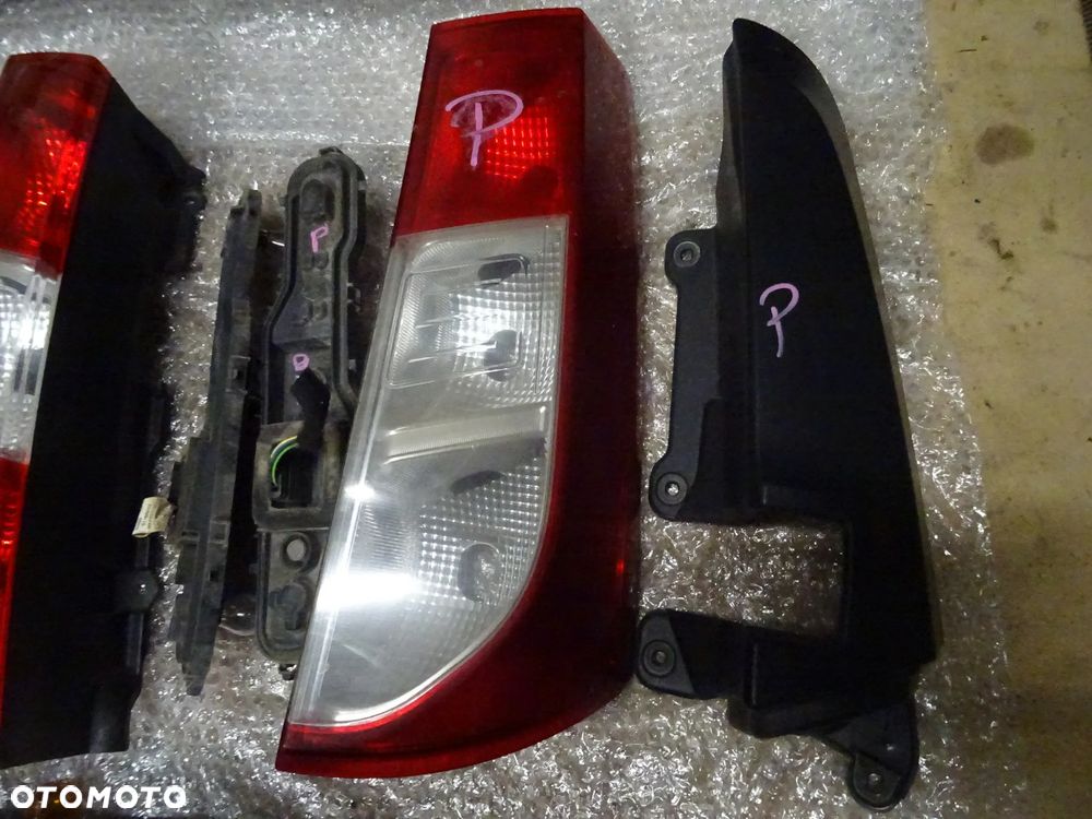 DACIA DOKKER LAMPA TYL TYLNA LEWA PRAWA WKLAD DO ZAROWEK LISTWA NAKLADKA NAD LAMPE ROZNE INNE CZESCI PYTAJ - 5