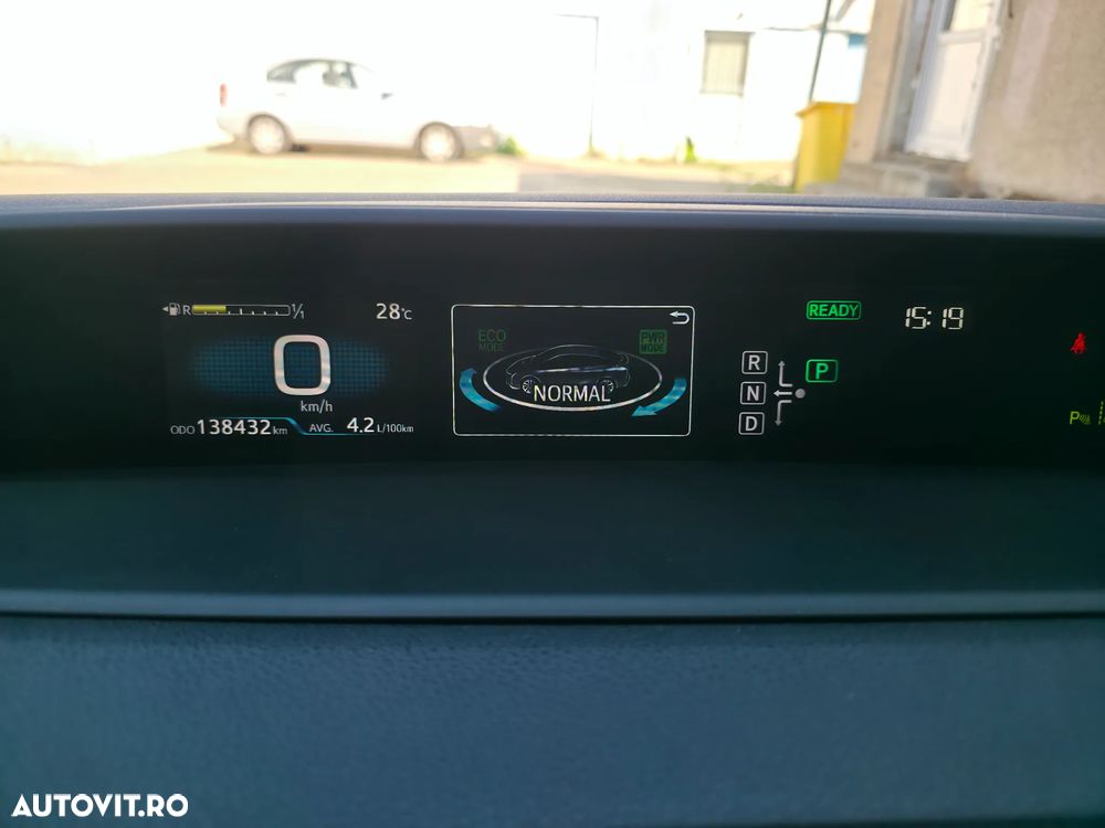 Toyota Prius 1.8 HSD Exclusive Plus - 22