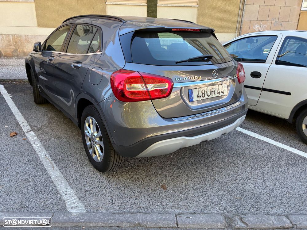 Mercedes-Benz GLA 180 d Style - 2