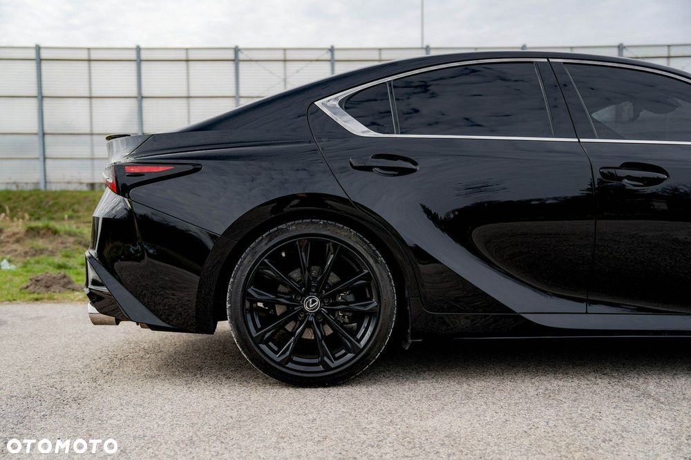 Lexus IS - 12
