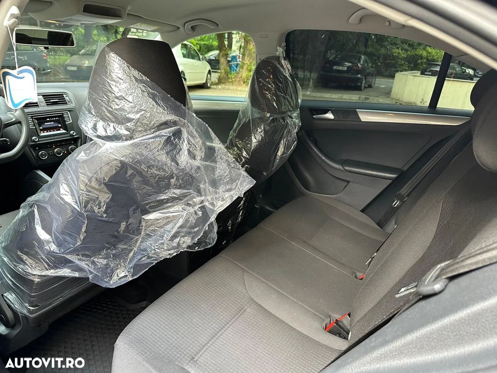 Volkswagen Jetta - 8