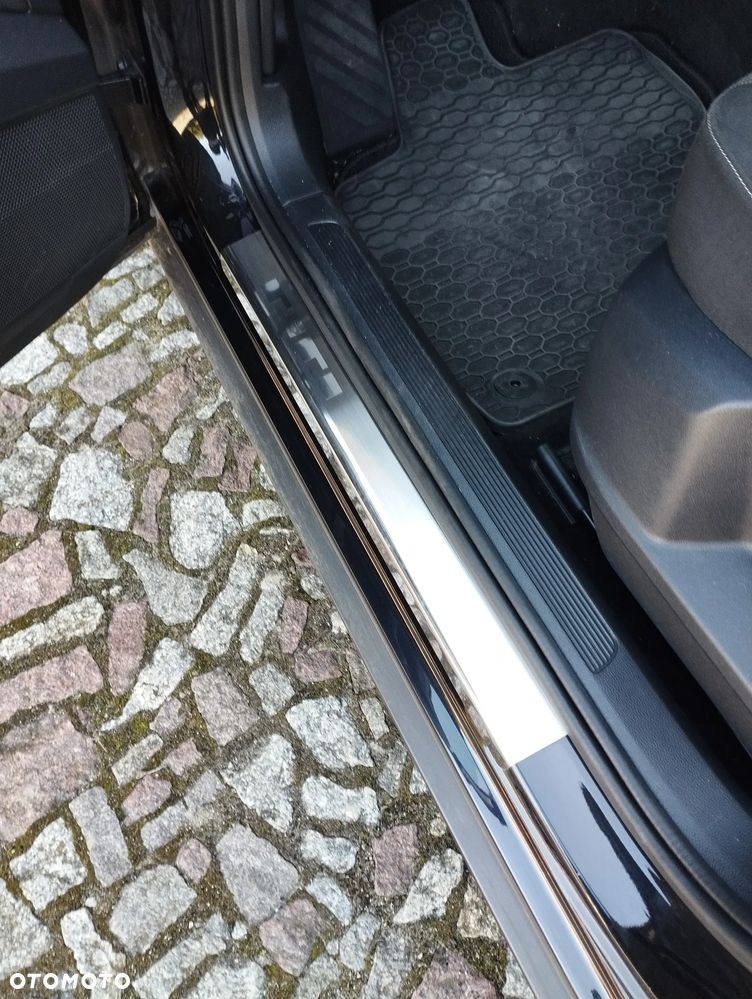 Volkswagen T-Roc - 17