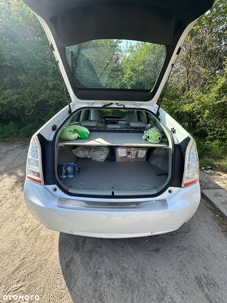 Toyota Prius 1.8 HSD Premium - 10