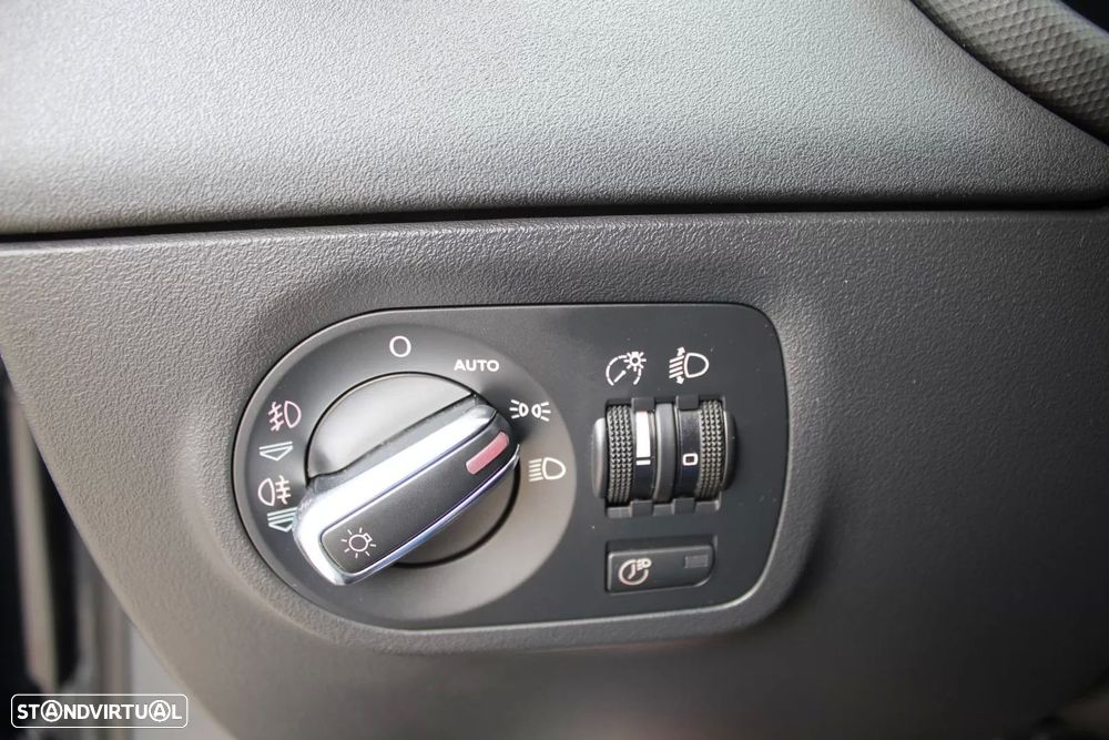 Audi TT Coupé 2.0 TDI quattro S-line — fotografia 15