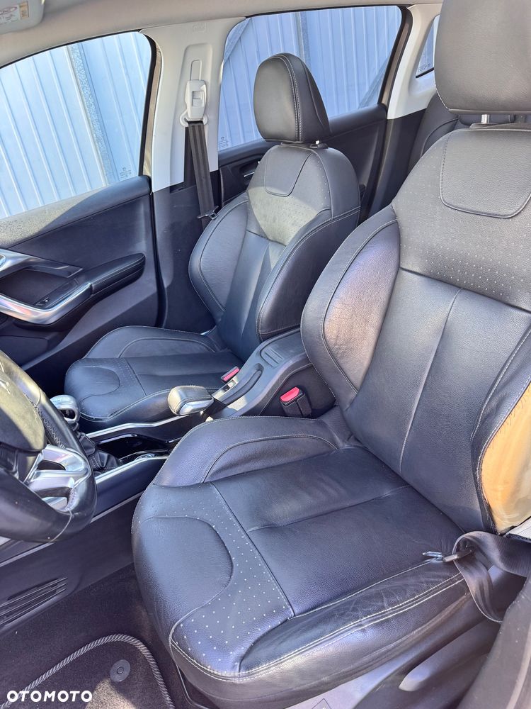 Peugeot 2008 1.6 e-HDi Allure S&S - 12
