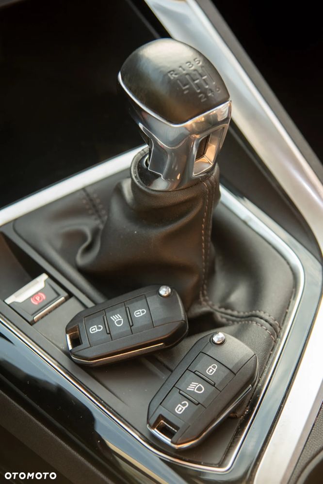 Peugeot 3008 1.2 PureTech Allure S&S - 10