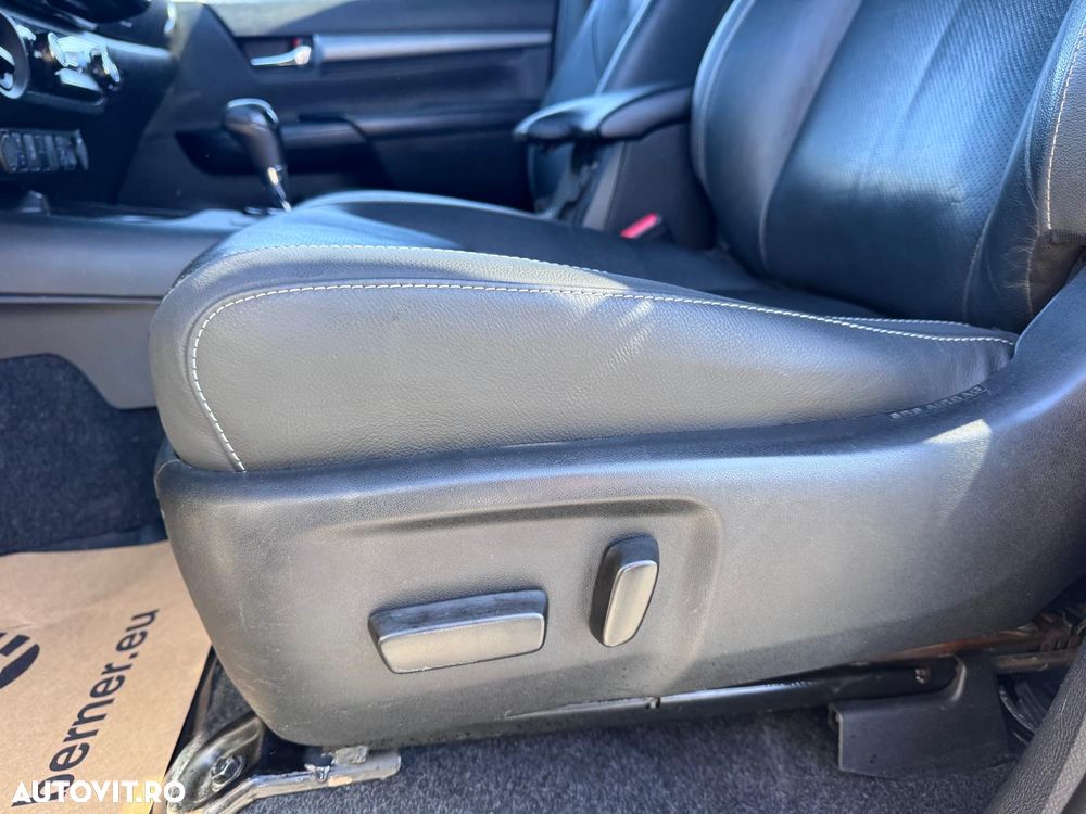 Toyota Hilux 2.8D 204CP 4x4 Double Cab AT Invincible - 23